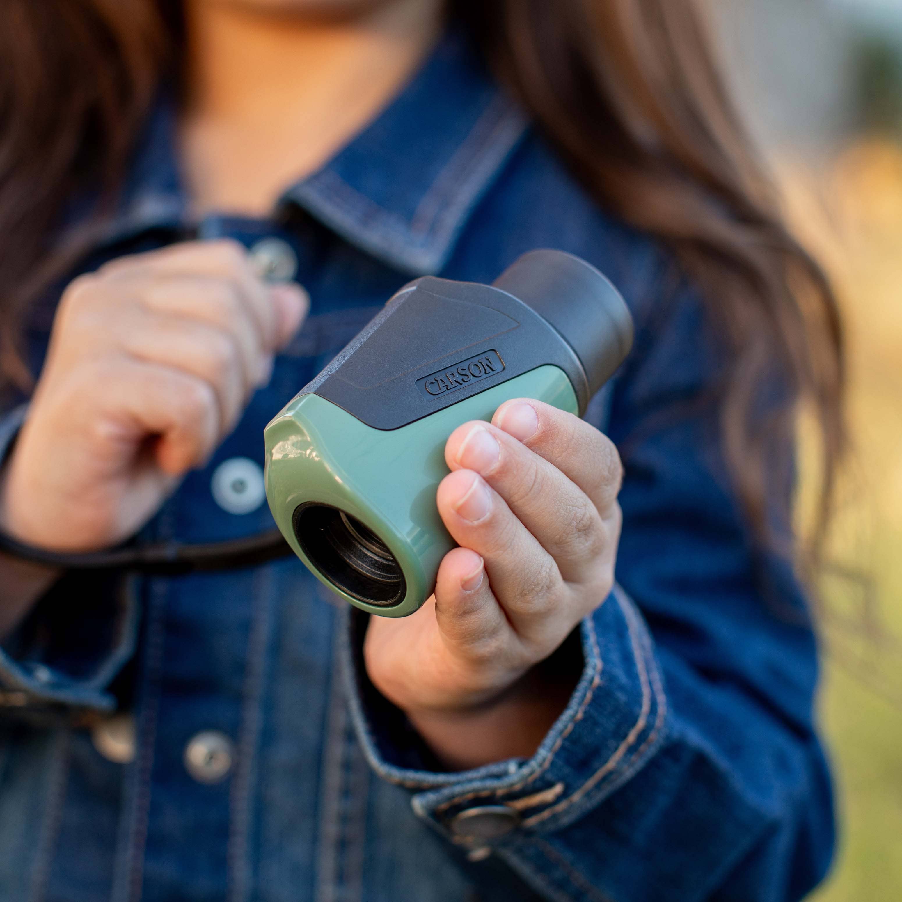 Easy-to-Use Pre-focused Monocular for Kids