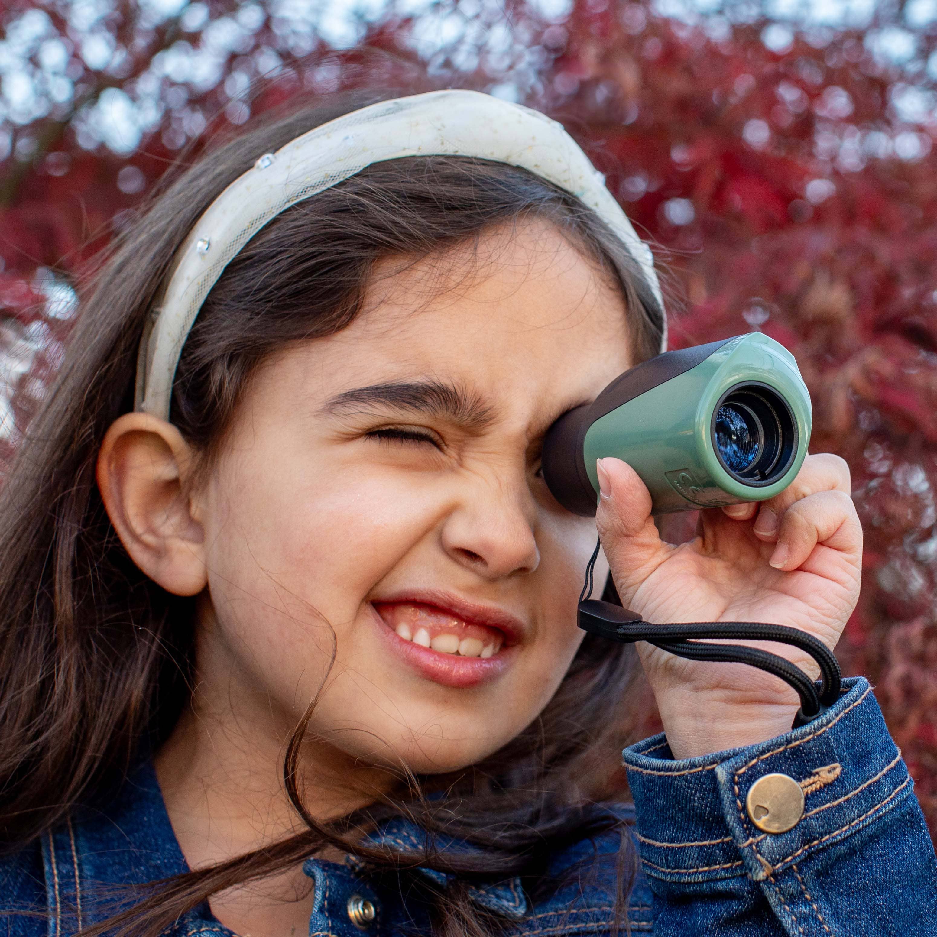 Easy-to-Use Pre-focused Monocular for Kids