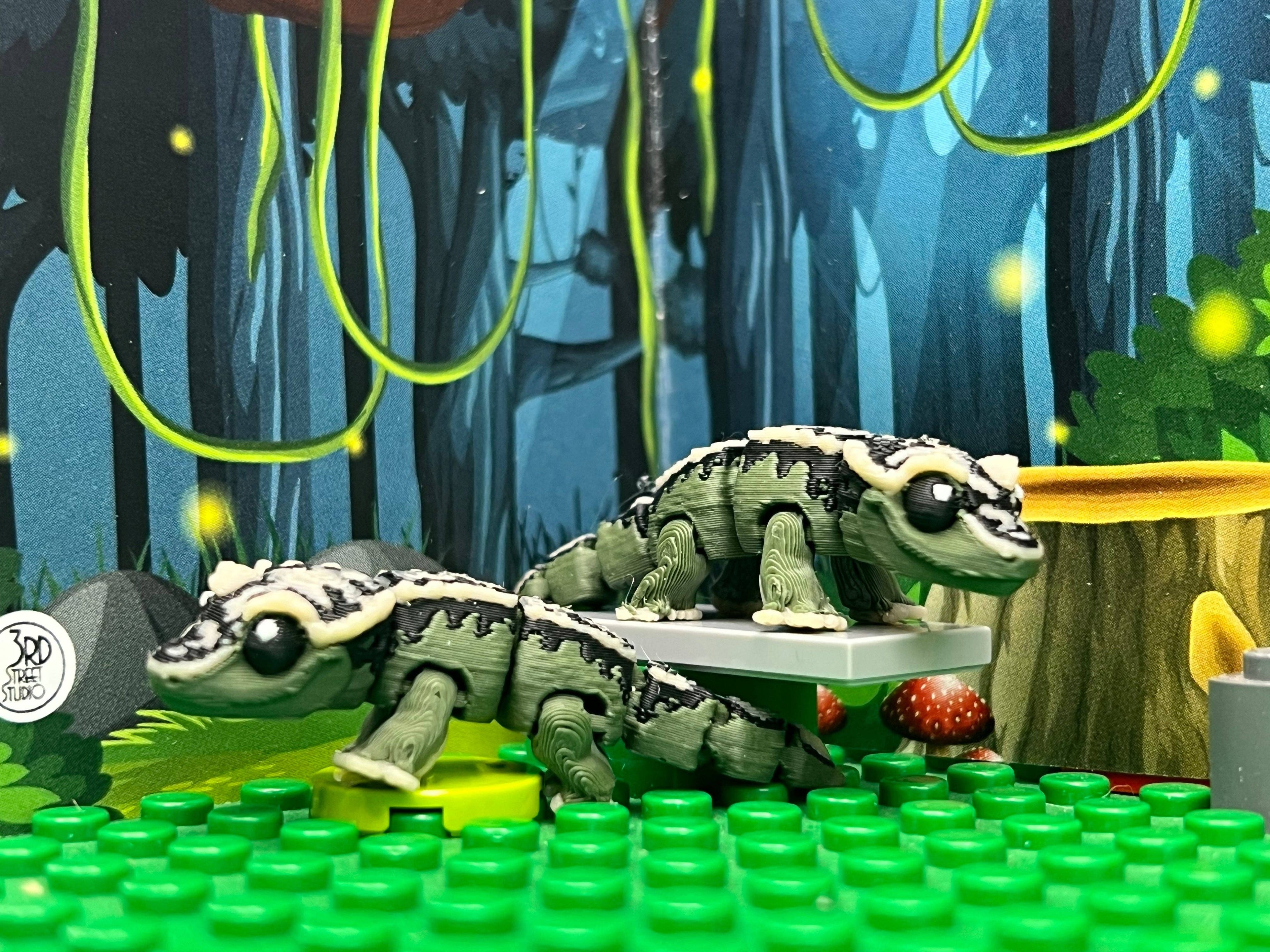 Crested Gecko Fidget Friend - Includes Play Scene